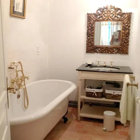 House With 2 Bedrooms In Montratier With Shared Pool Enclosed Garden And Wifi بيت للعطل