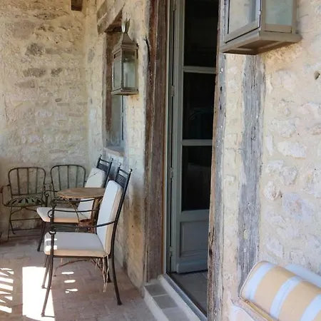 House With 2 Bedrooms In Montratier With Shared Pool Enclosed Garden And Wifi بيت للعطل *